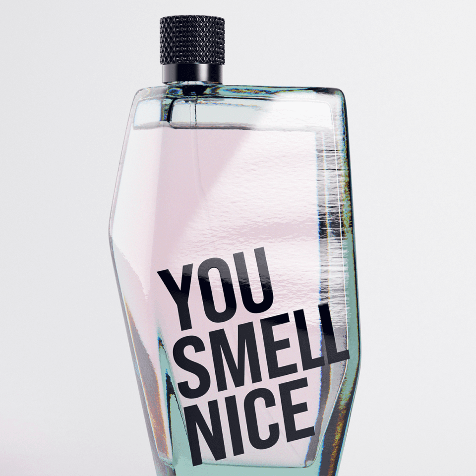 You Smell Nice Detailansicht – Flakon mit „You Smell Nice"-Schriftzug