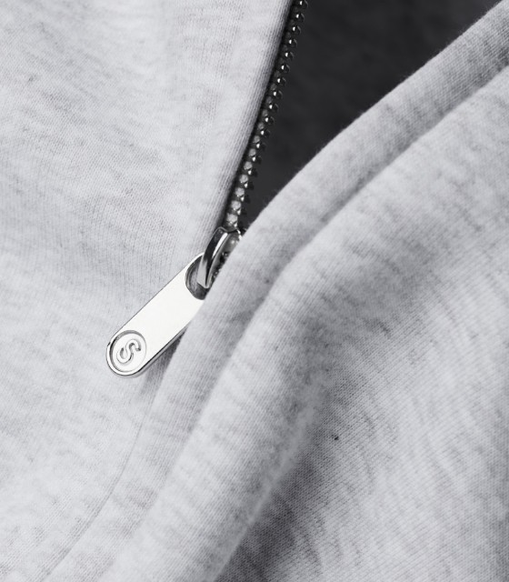 Close-up of Sunday Superior zipper