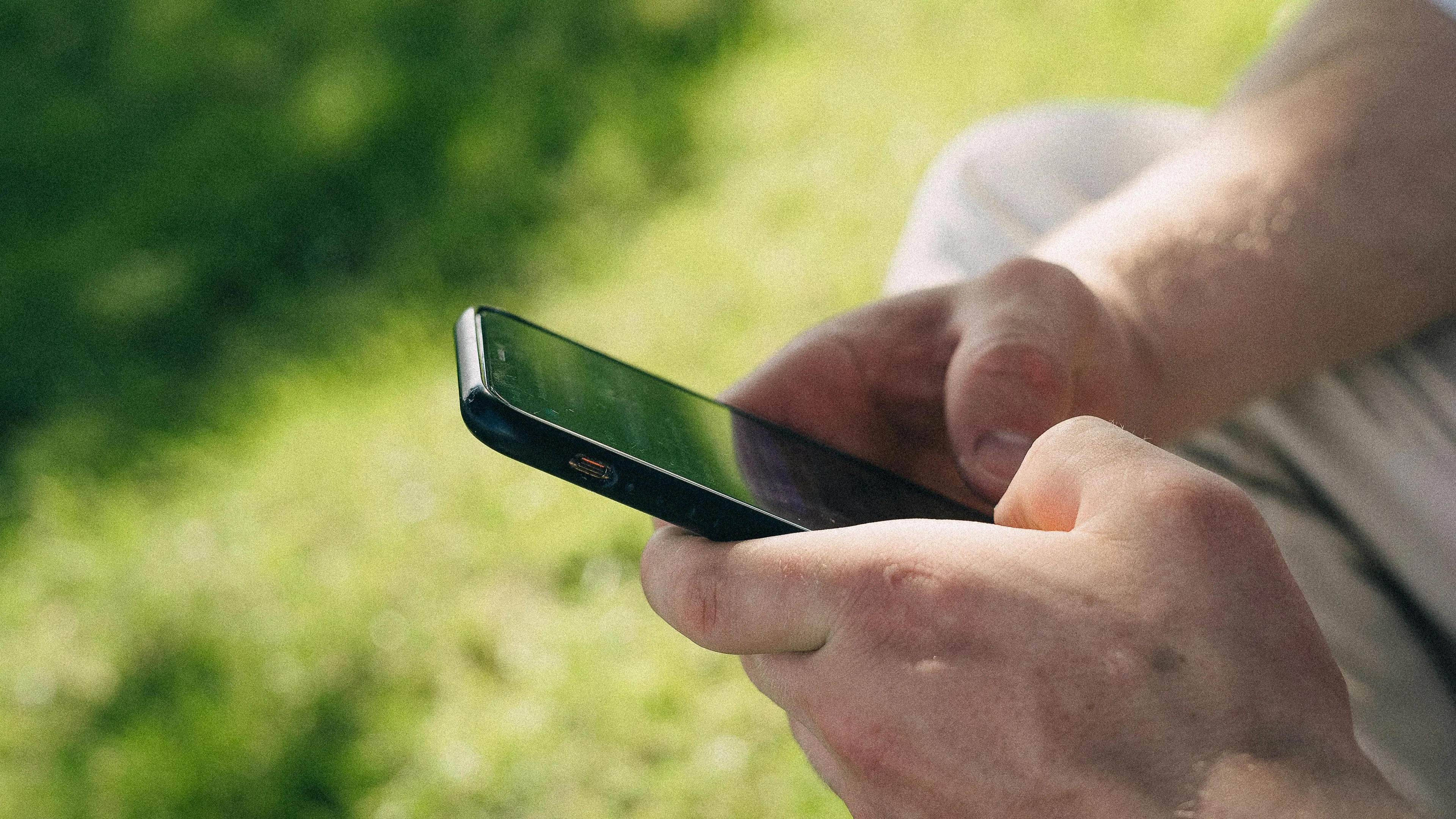 Smartphone app providing real-time solar energy monitoring and control