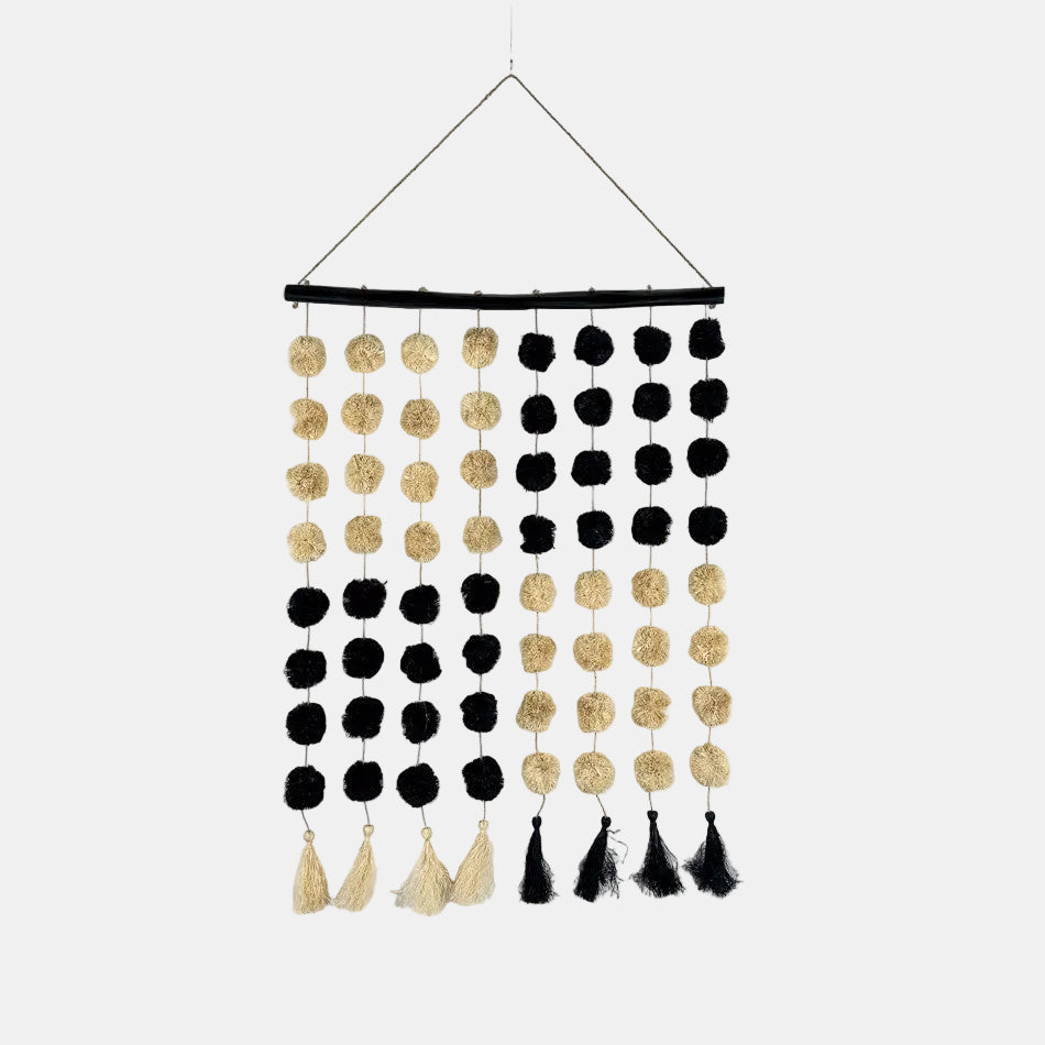 Tenture murale - pompons noirs et blancs