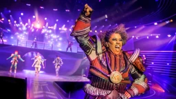 O espetáculo Starlight Express, de Andrew Lloyd Webber, está em cena sobre patins no Troubadour Wembley Park Theatre, em Londres