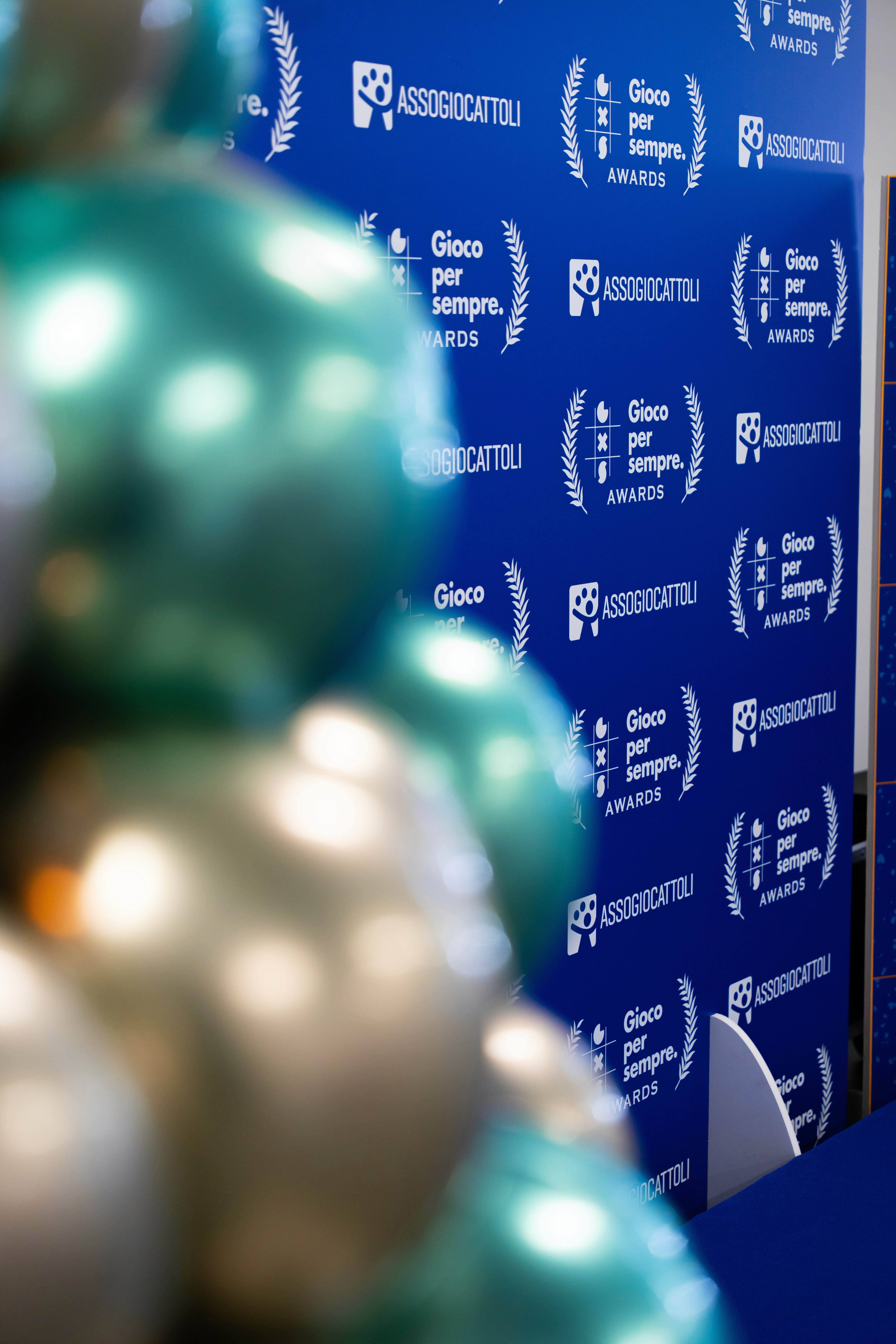 people near TAj Mahal