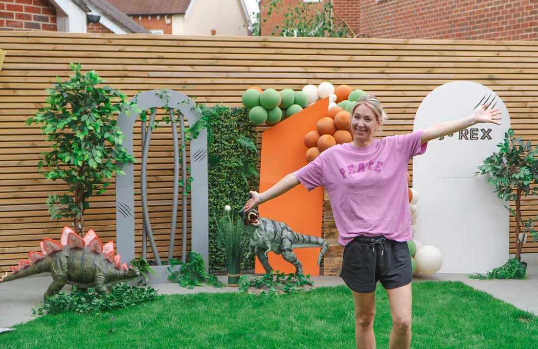 Playful acrylic prop with balloons for a kids’ party