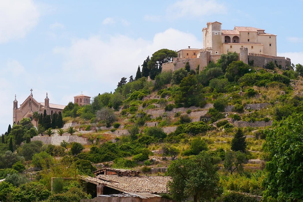 Surrounding Son Penya