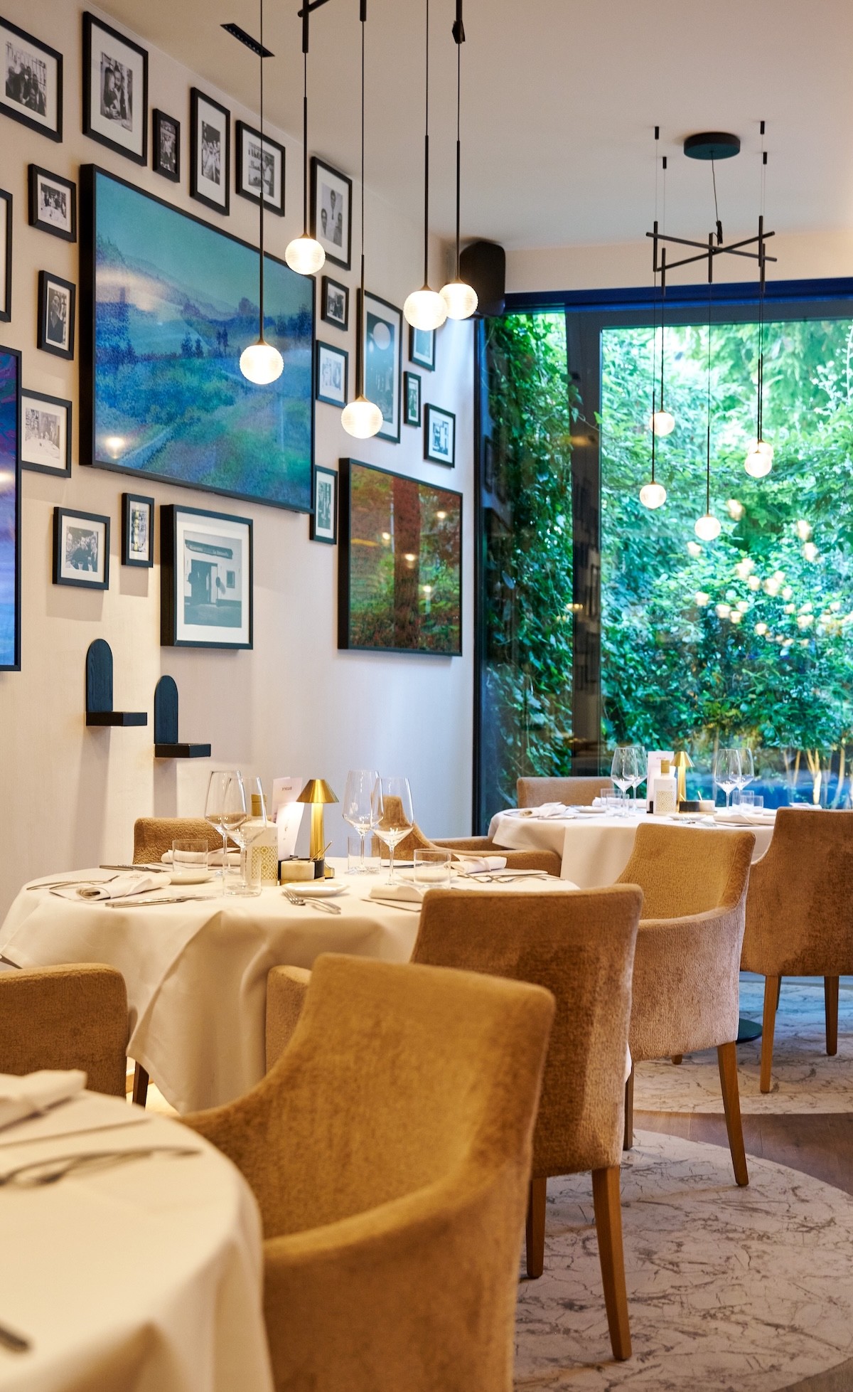 Elegant dining room interior at La Fontanella Hasselt