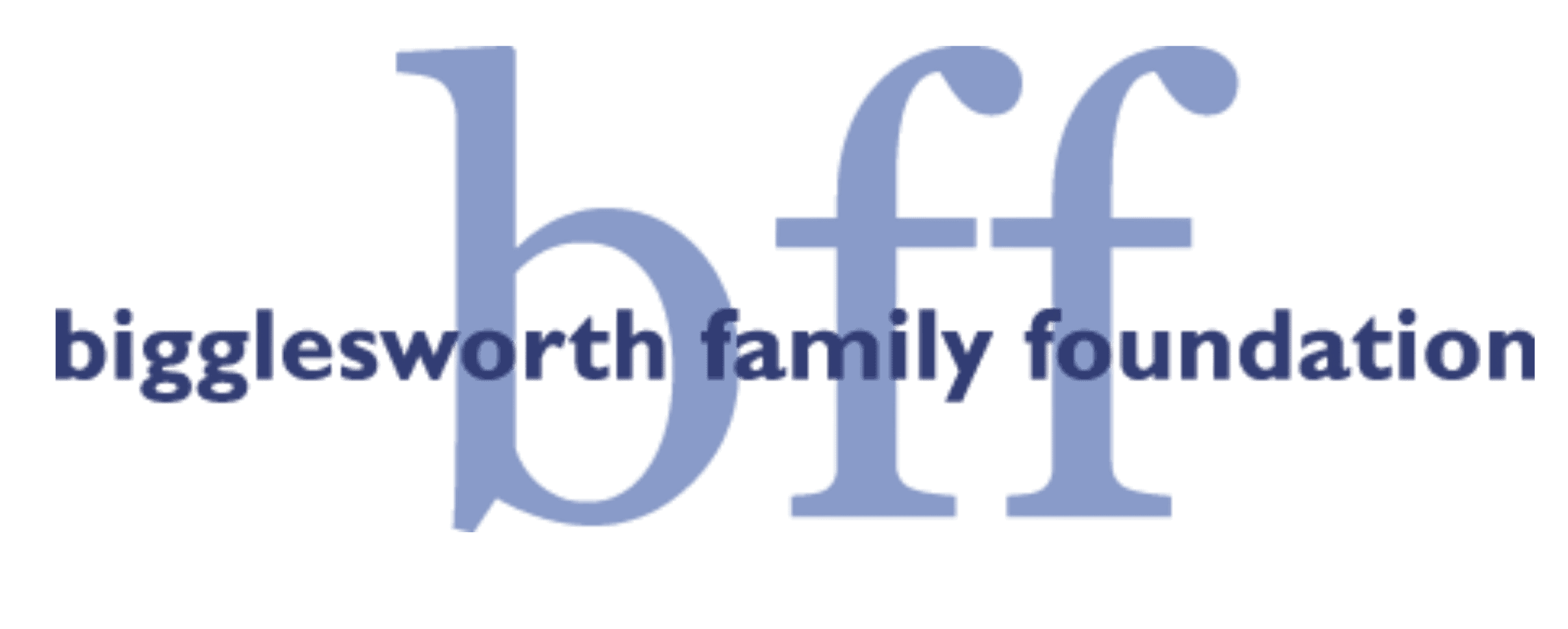 A imagem mostra o logotipo da Bigglesworth Family Foundation, com as letras minúsculas "bff" em uma fonte grande azul-clara, com o nome da organização escrito em texto menor azul-escuro.