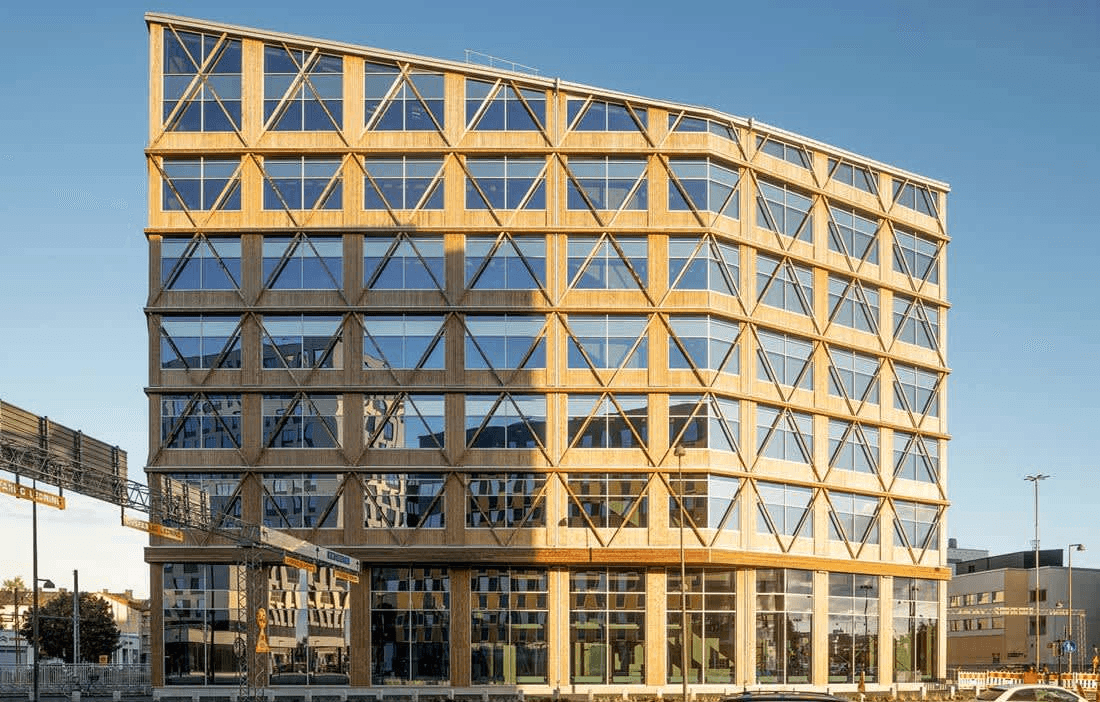 Modern kontorsbyggnad för återkommande fastighetsservice och lokalvård.