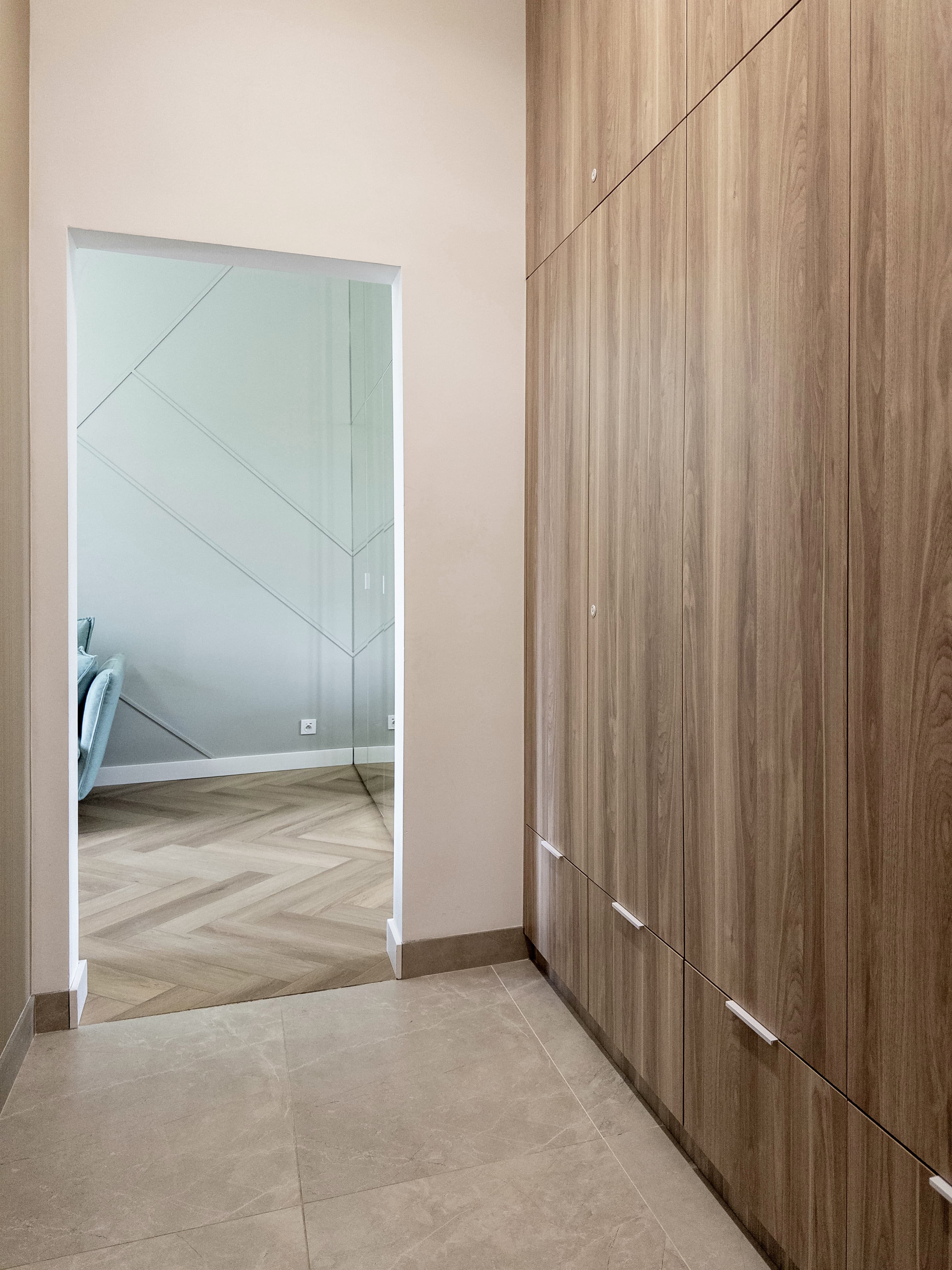 entryway with wardrobe