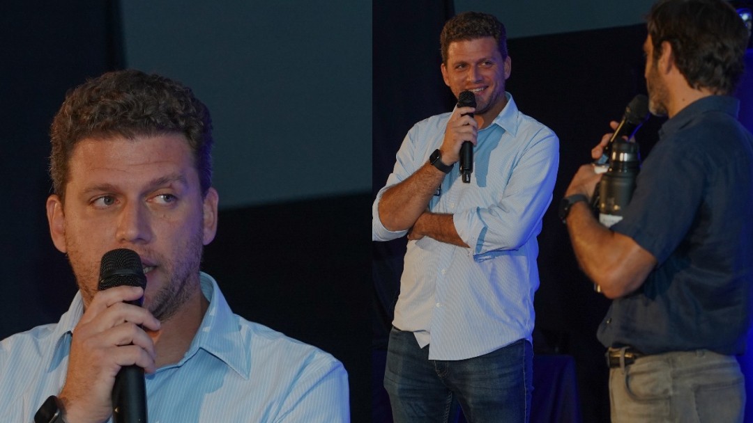 Tomás Silicaro speaking at a conference on stage.