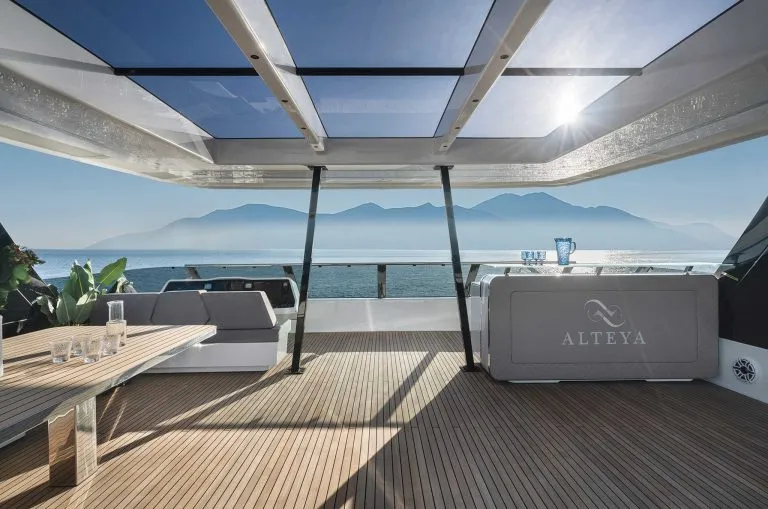 The exterior design of the 70 Sunreef Power