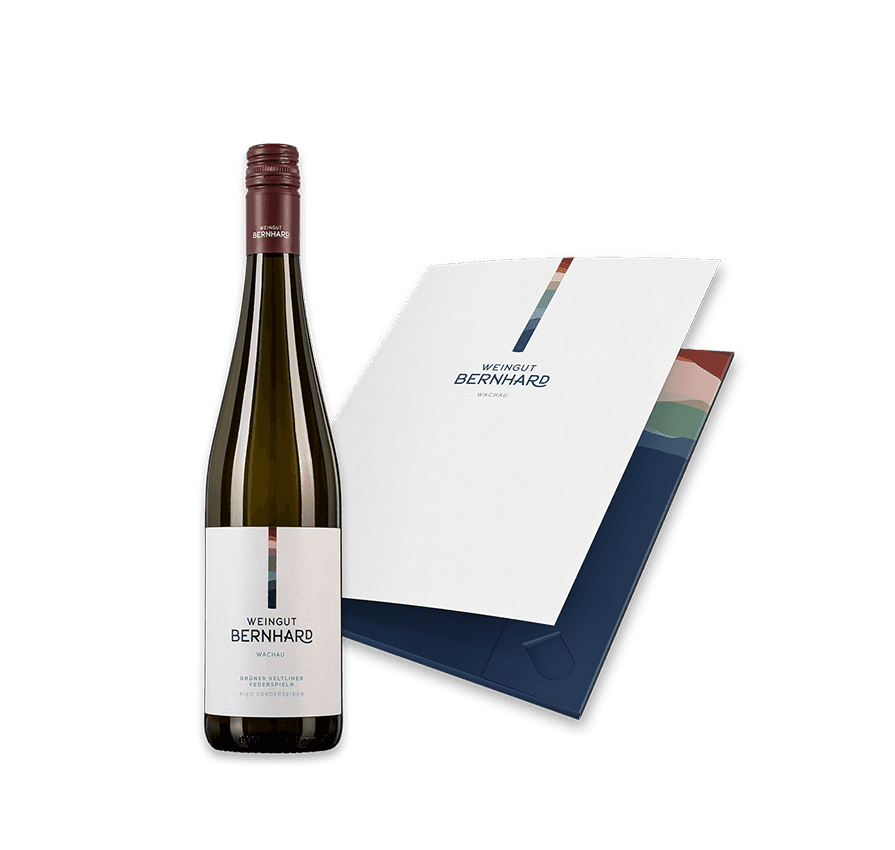 Verpackungsdesign für Weingut Bernhard mit Weinflasche, Etikett und Geschäftsdrucksorten