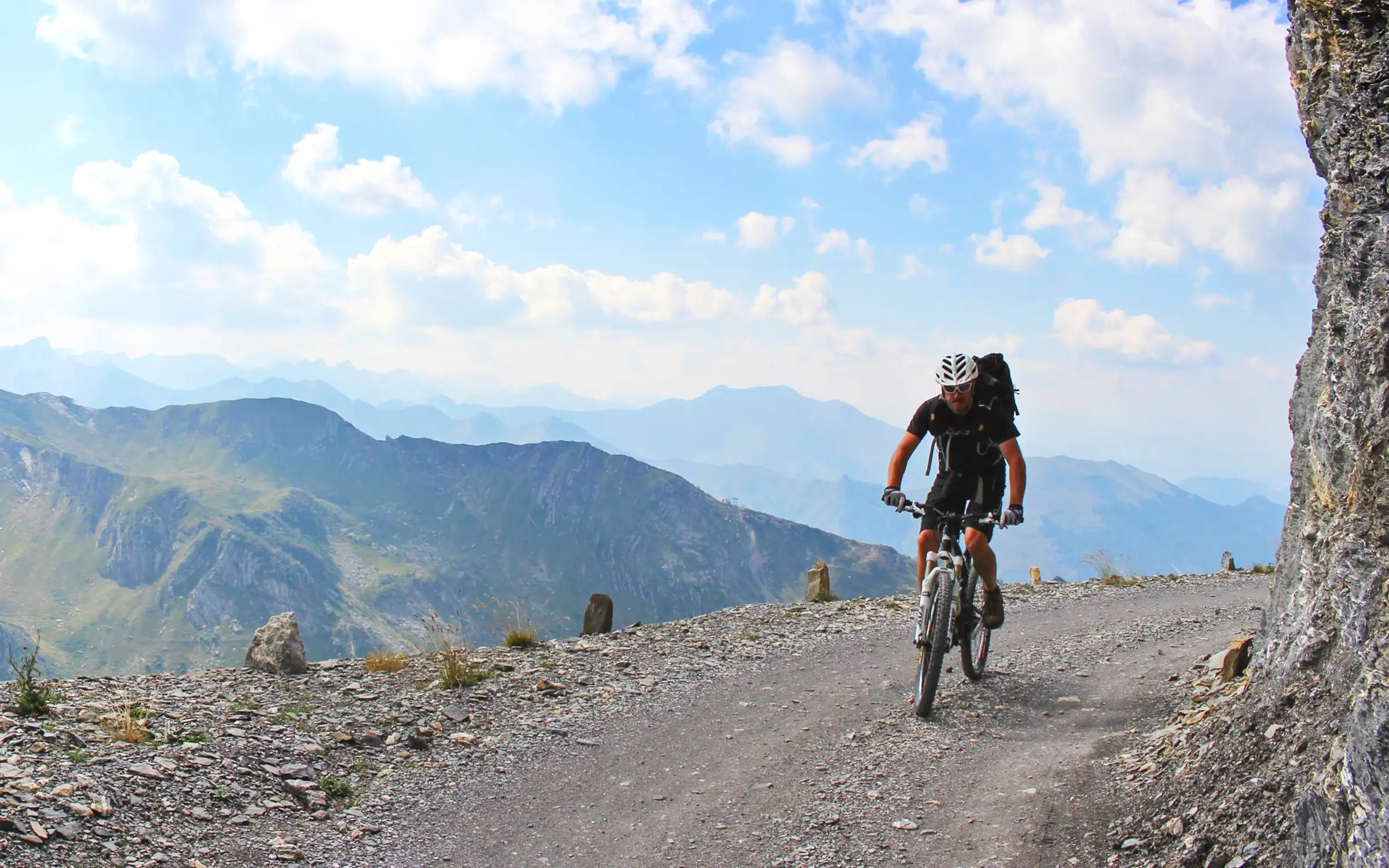 Terrengsykkeltur med Kjetil, Malin og vennegjengen – Fra De maritime Alpene til Middelhavet