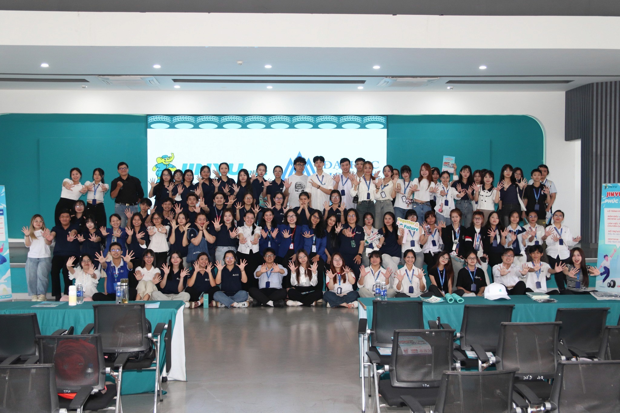 Sinh viên Ngôn ngữ Trung Quốc HSU trải nghiệm thực tế tại Jinyu Company Tour 2025