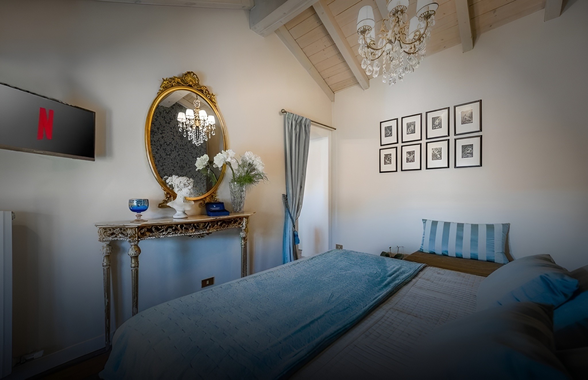 Camera colorata arancione