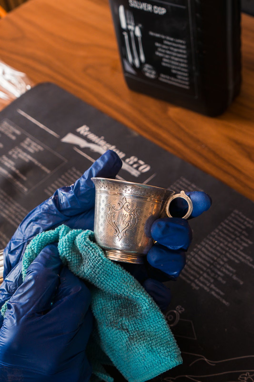 Restauro de prataria antiga com polimento manual no atelier Patrimonium, Porto