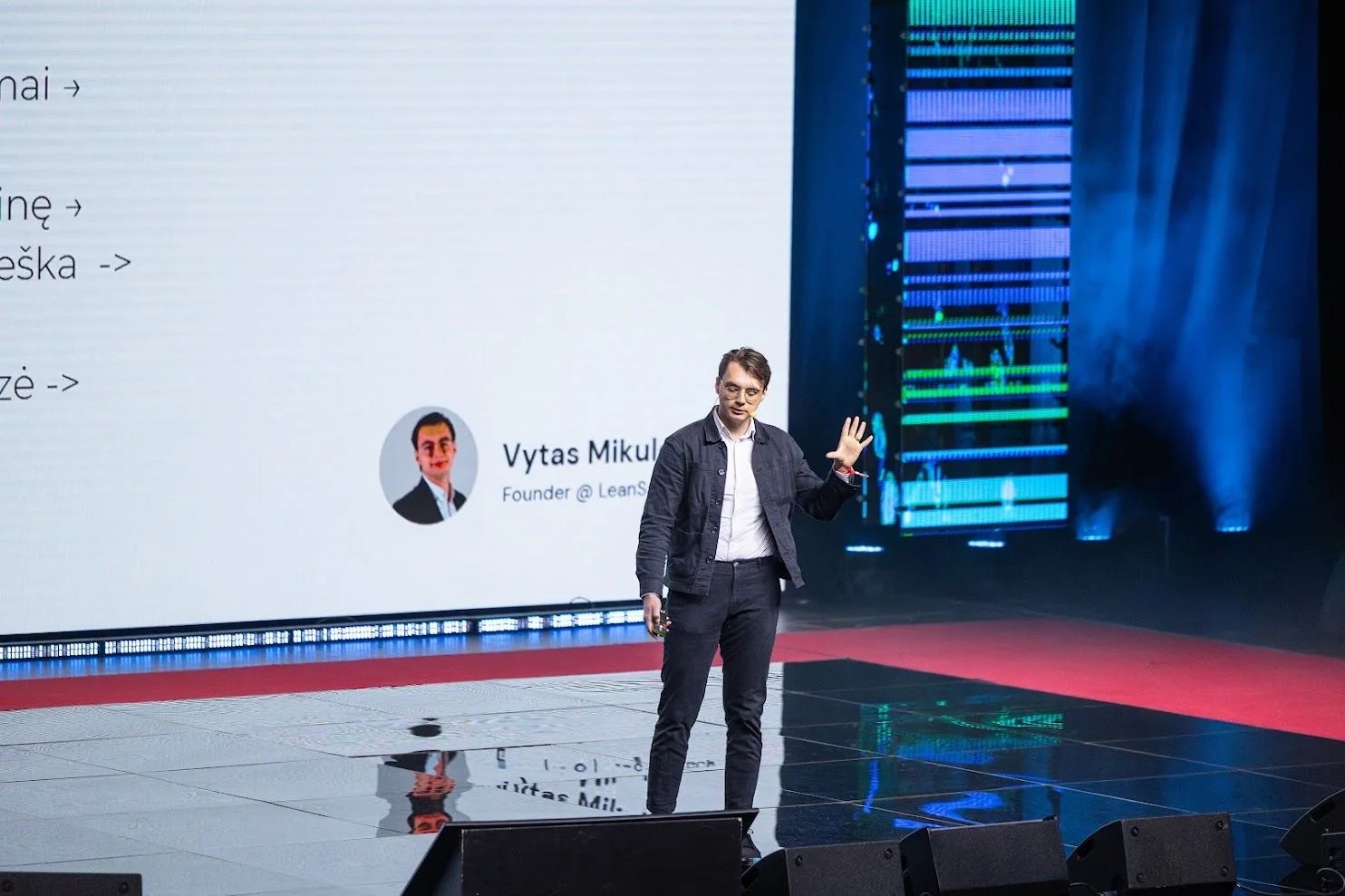 Vytautas (Vytas) Mikulėnas speaking on stage at Pardavimų formulė 2026