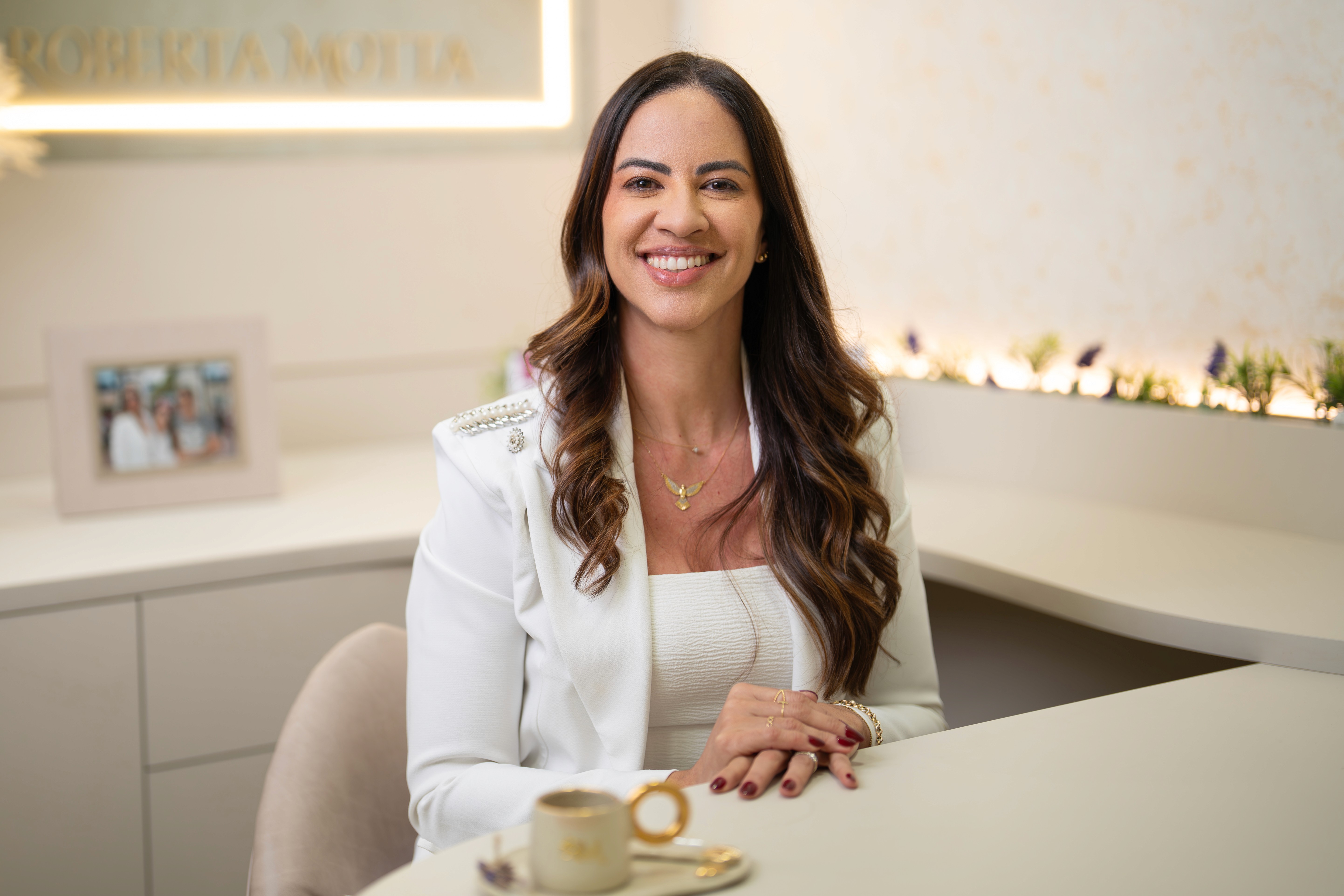 Dra. Roberta Motta, especialista em HOF assinante do Clínica Experts