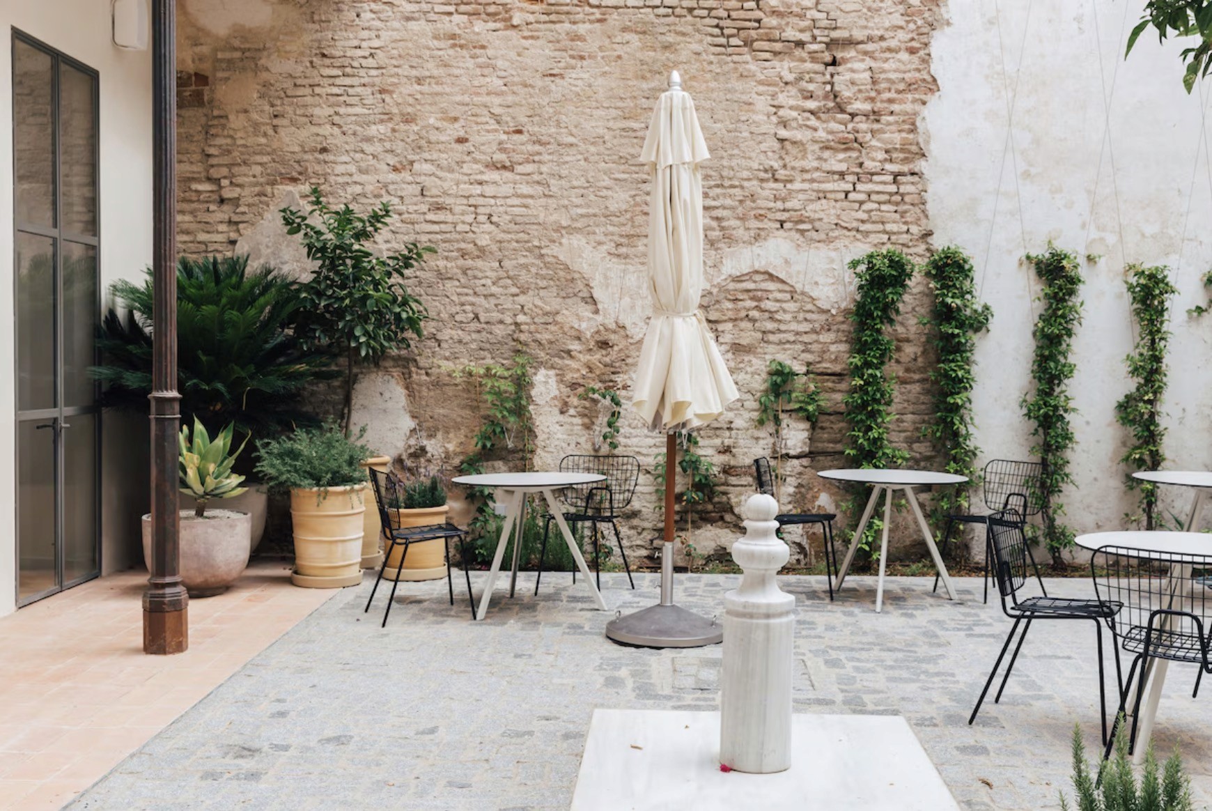 Plácido y Grata courtyard