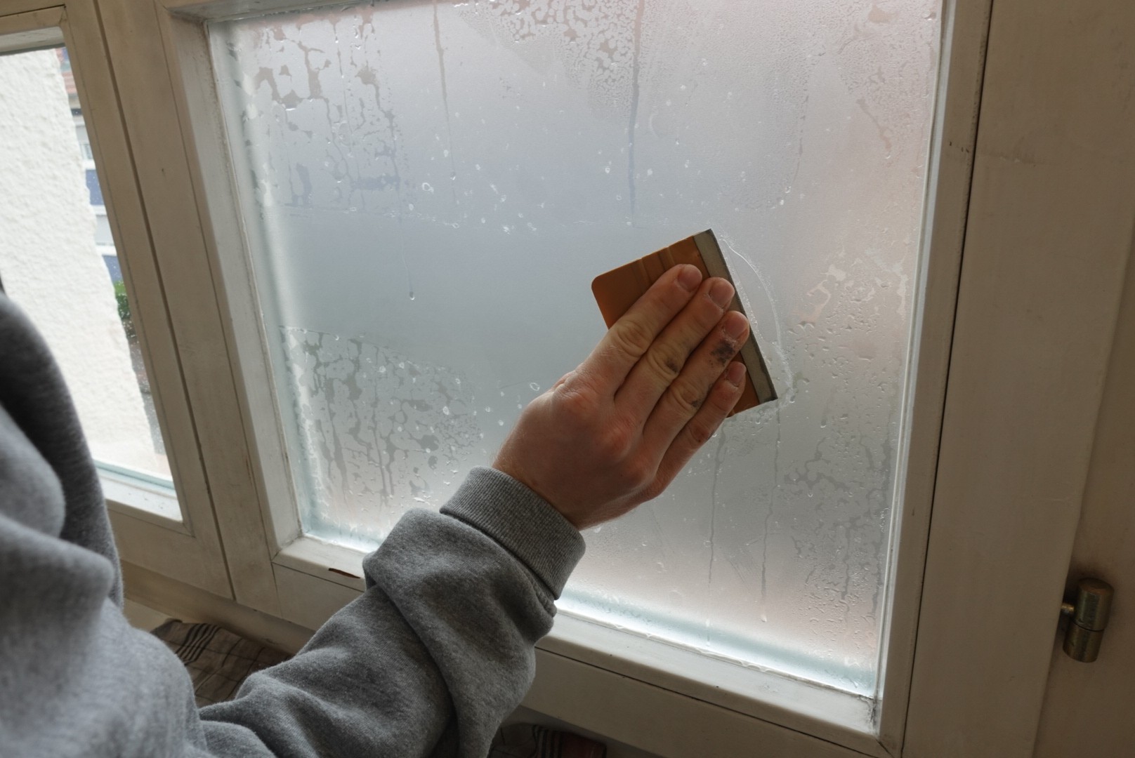 Julian Gosetti wrapping an orange Car