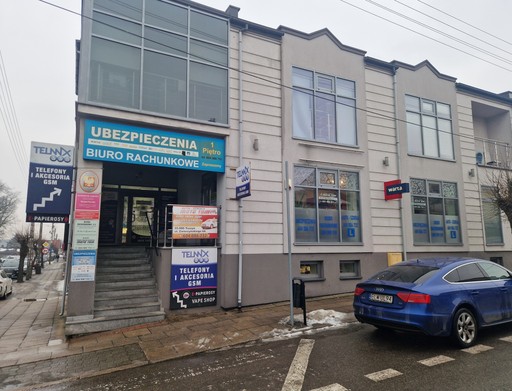 Kurs na prawo jazdy OSK Szybcy i Wściekli – zdjęcie kursanta i instruktora podczas nauki jazdy w Bielsko Białej.