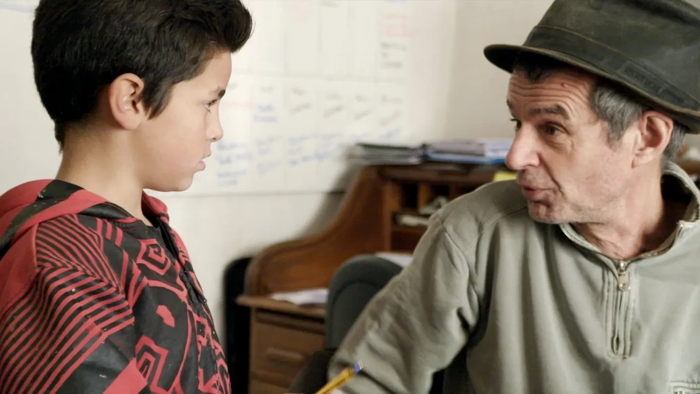 Image extraite du film Le Fils de l'Epicère, le Maire, le Village de Claire Simon