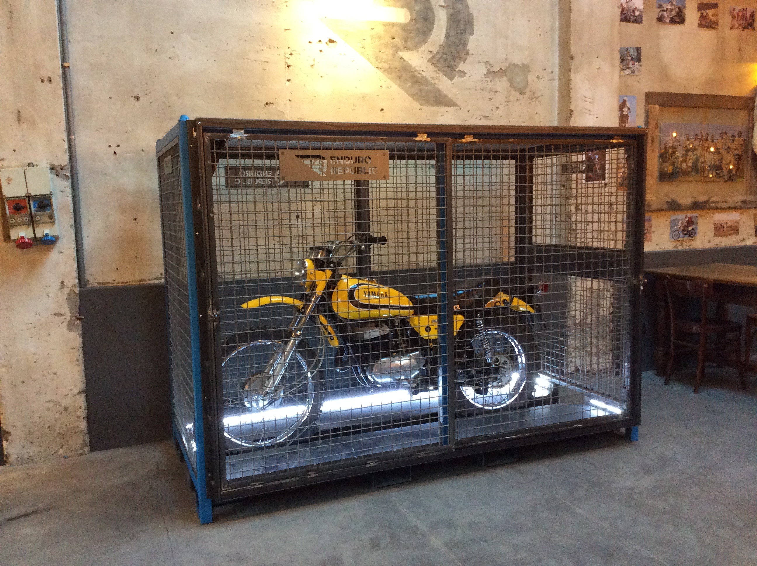 Gabbia realizzata con lavorazione di pregio in metallo