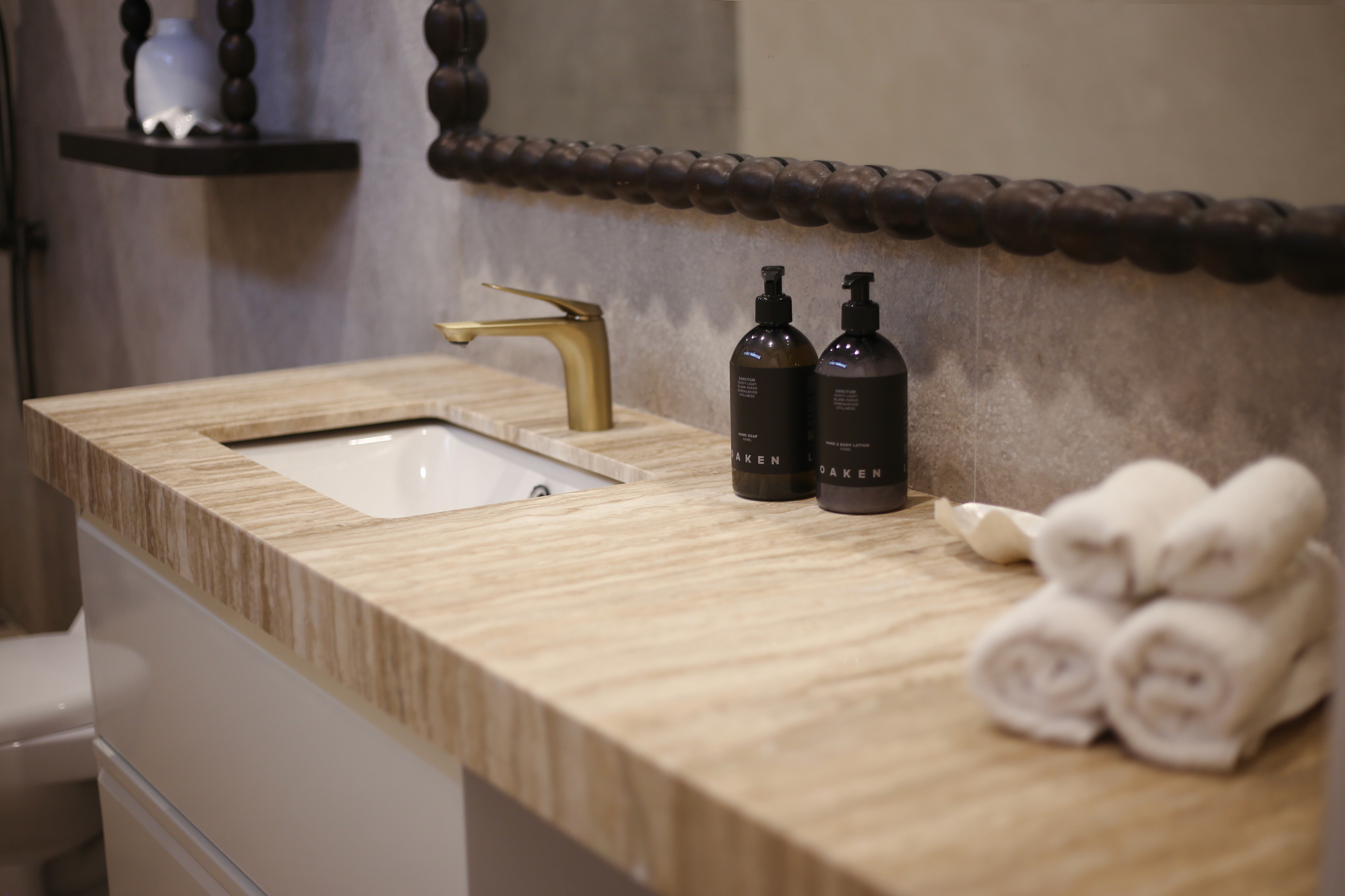 indiana-kenanga-premium-room-mana-bathroom-vanity-luxury-amenities-bali