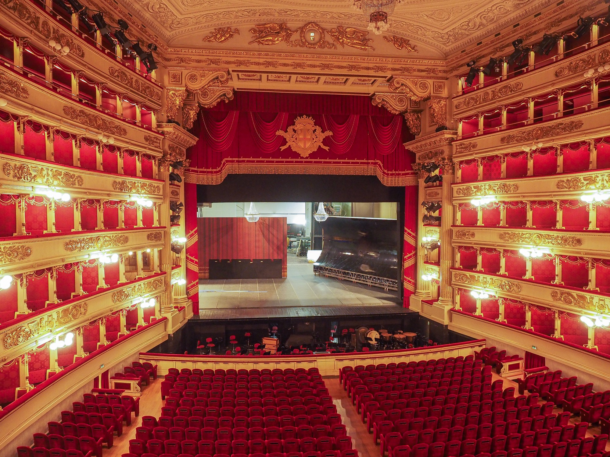photography of dam during daytime