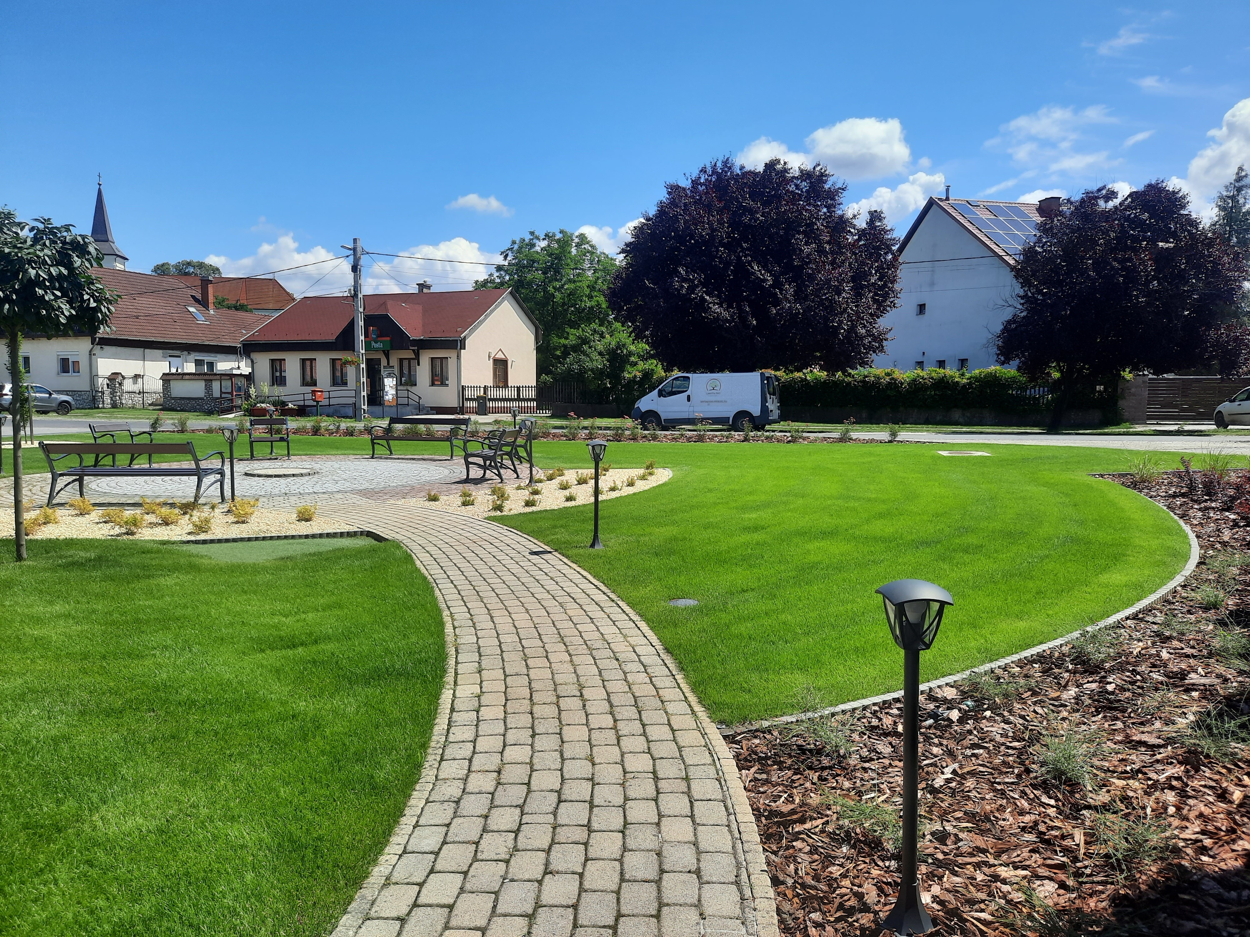 Szirmabesenyői közpark felújítás napelemekkel és pihenőrésszel