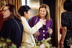 Scène de networking photographiée lors d’un événement à Grenoble