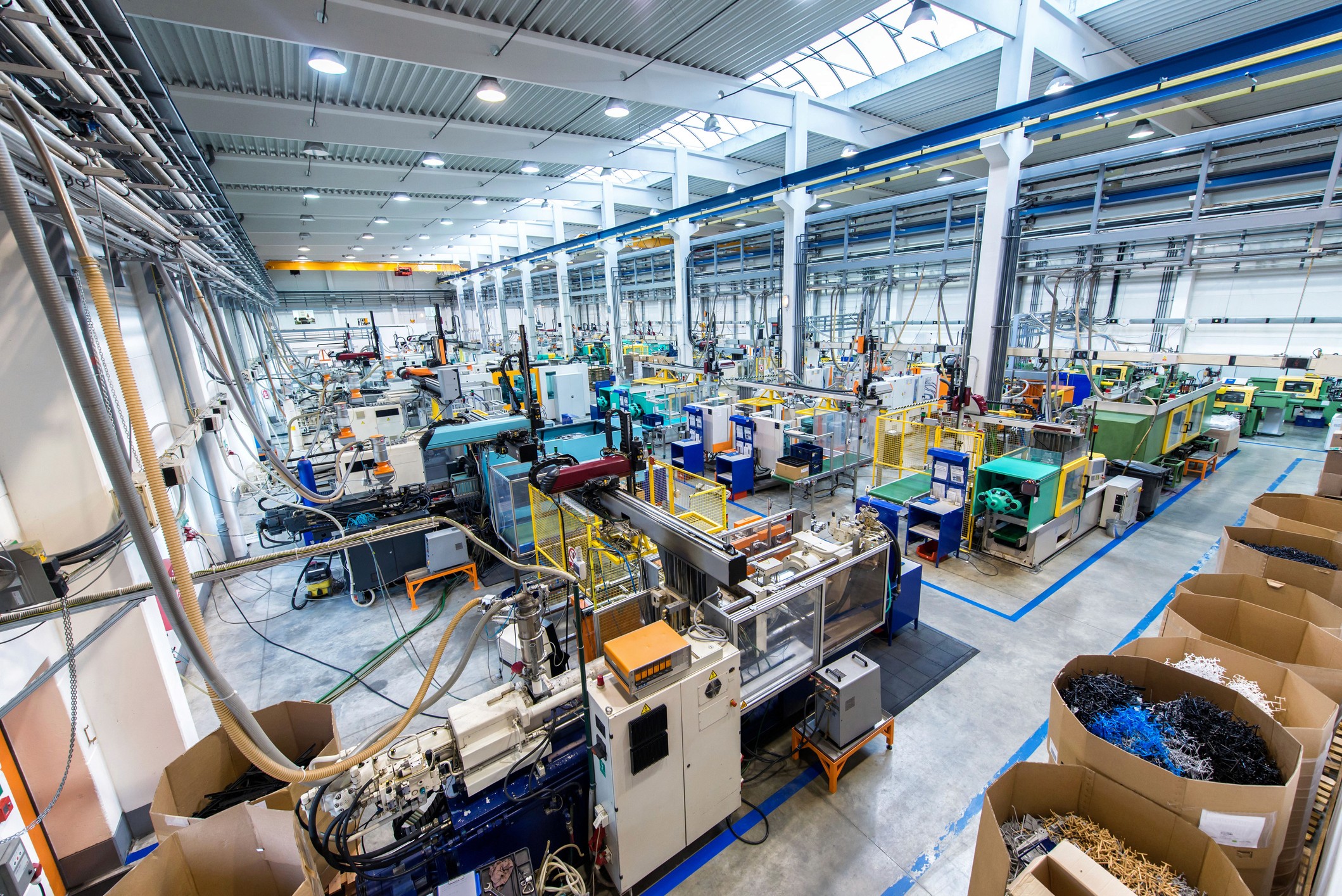 Industriehalle mit Produkten