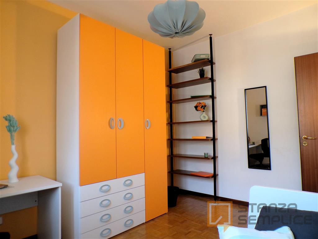 Stanza di 14 mq in Via Rodolfo Mondolfo, Bologna