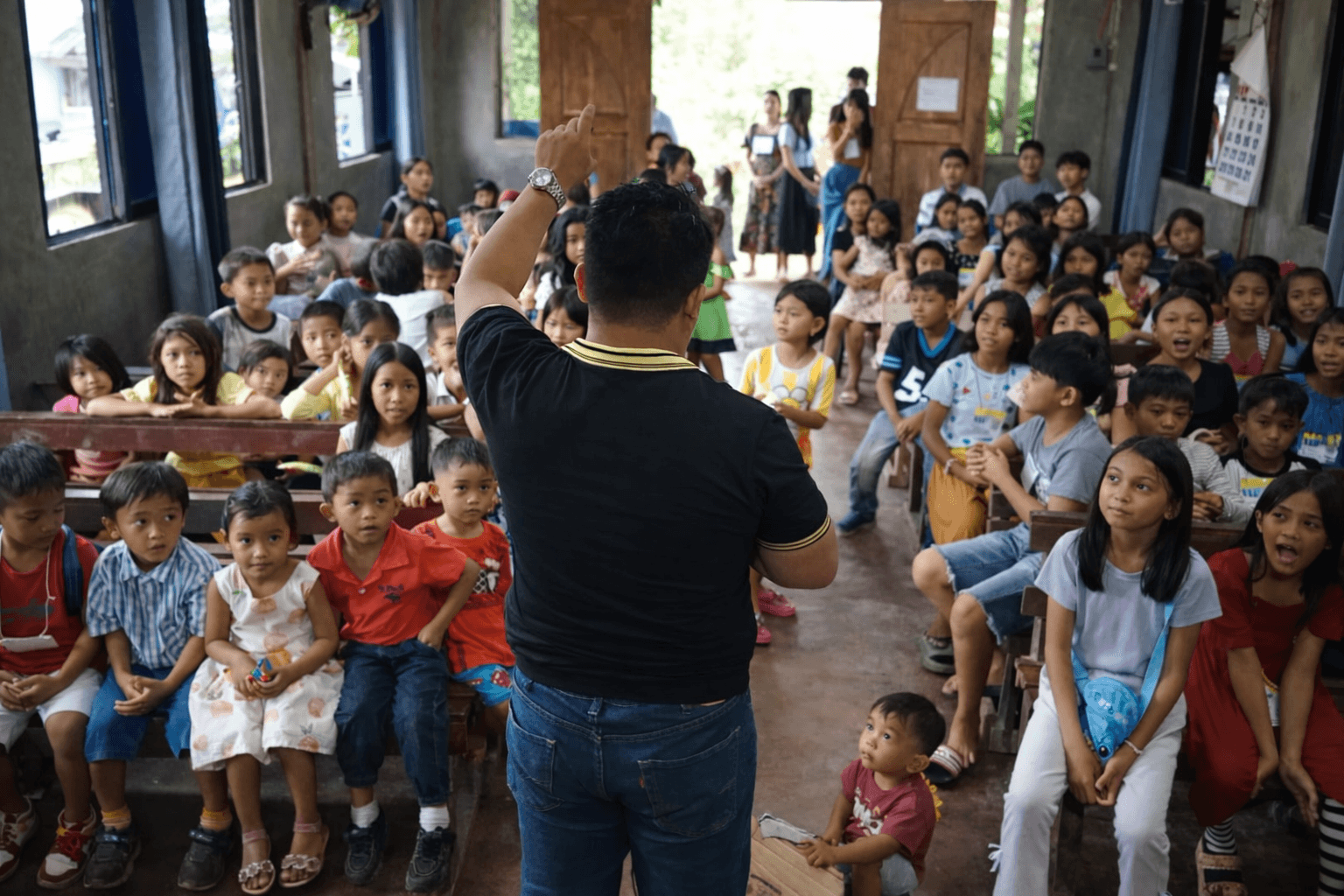 school children praying