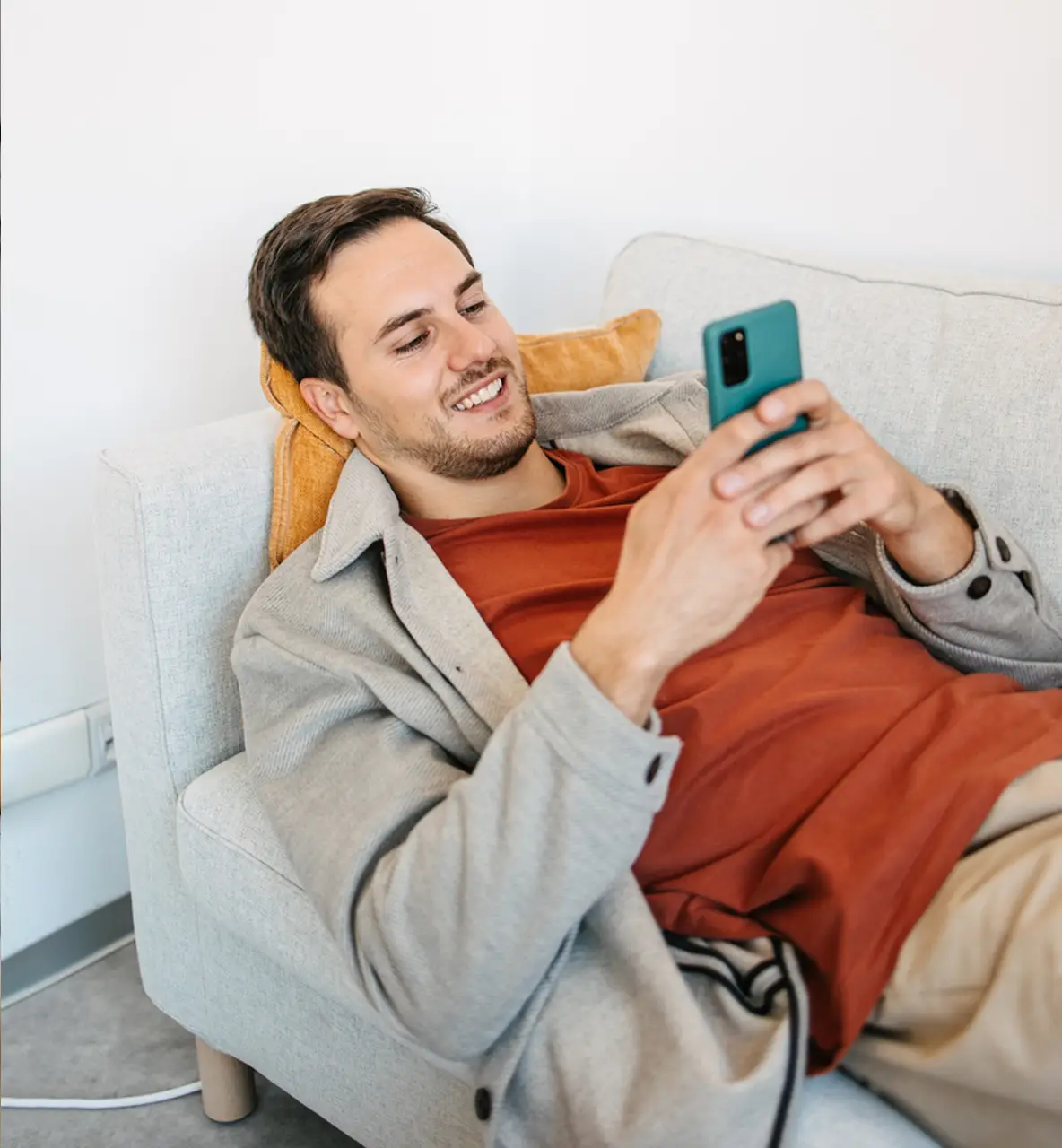 Tenant using the RentRedi app