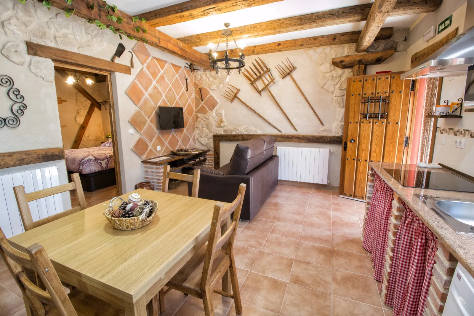 Casa Malbec: alojamiento para 4-6 personas con dos habitaciones, cocina totalmente equipada, salón con TV y baño completo