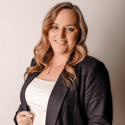 man wearing black shirt