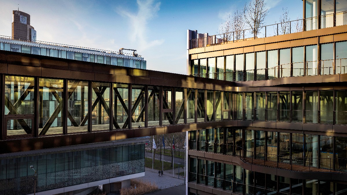 Passerelle d’entreprise MEL Lille moderne vitrée — photographe architecture urbaine | Anteale Yann Manac’h 2025