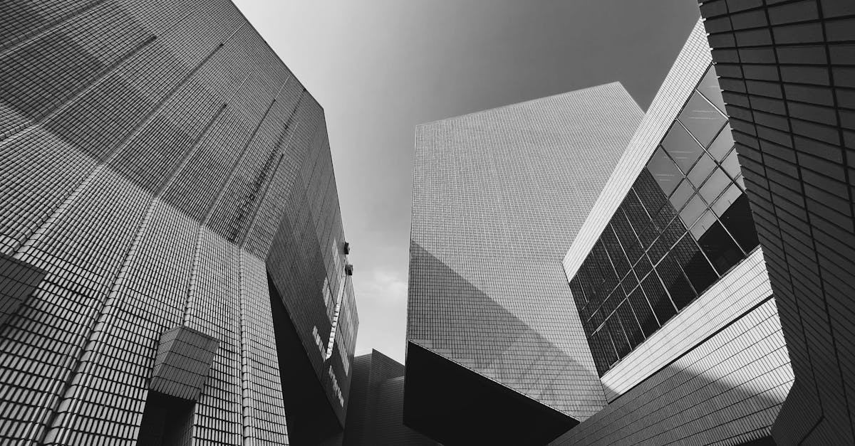 Black and white photo of a modern architectural building with dynamic geometric shapes.