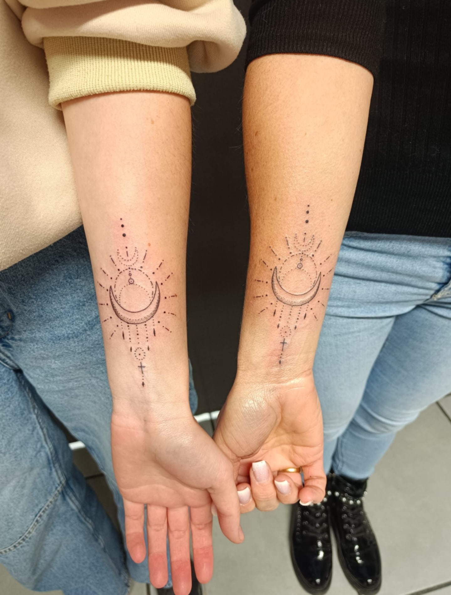 tatouage couple forme abstrait et minimaliste