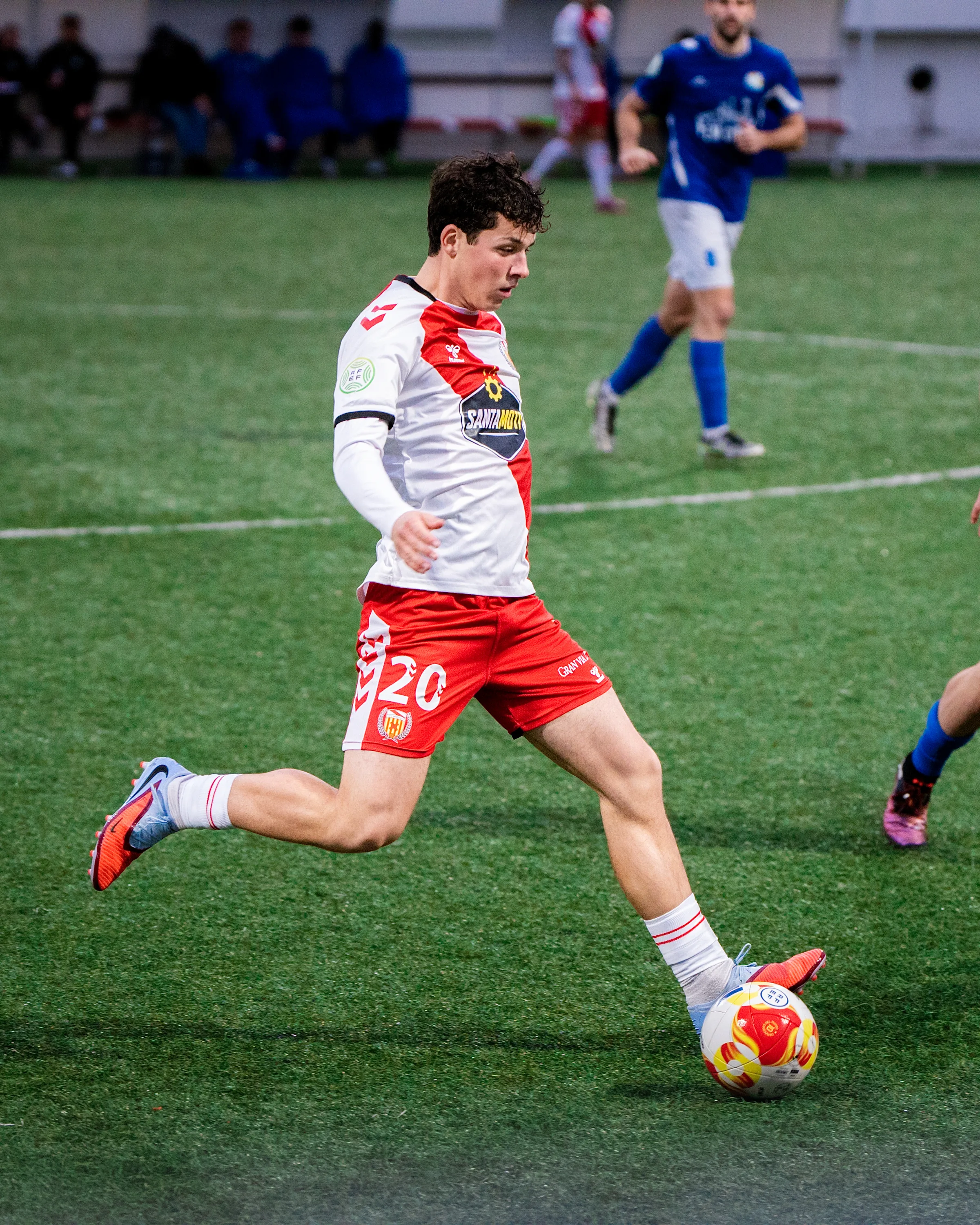 Disparo a puerta en el partido Hospitalet FC vs Santa Coloma de Gramenet, foto de Nolan Pardo