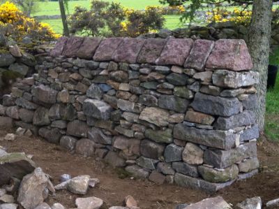 Trockenmauerkunstwerk Trockensteinmauer von George Gunn