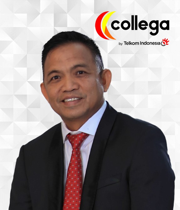 Foto portrait Direktur Bisnis collega Afrizel menggunakan jas hitam dan dasi berwarna merah