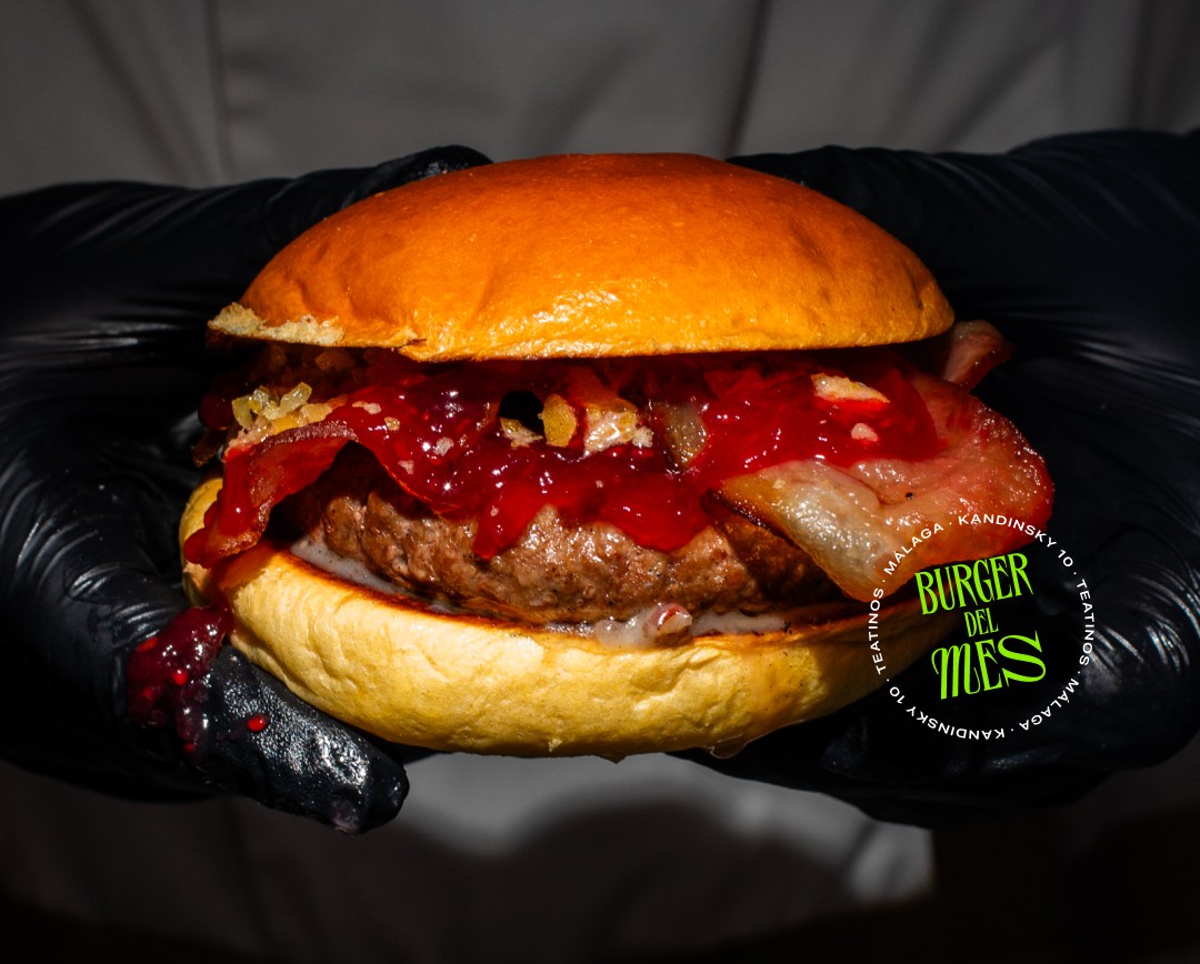 Tom C. Pan Brioche con queso cheddar, bacon crujiente, cebolla crispy y salsa BBQ. Siempre ha sido nuestro top ventas.