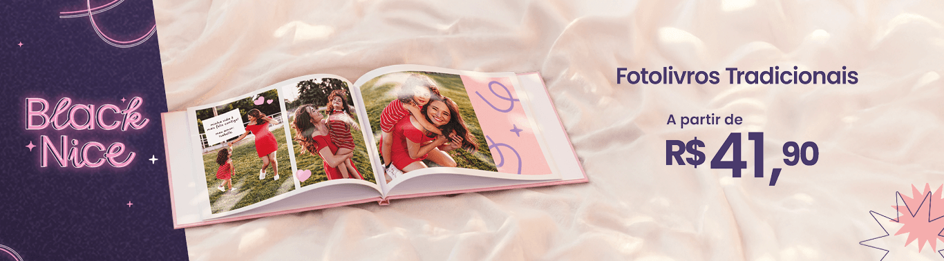 Fotolivro capa dura com imagens de pai e filhos sorrindo, sobre mesa de madeira clara, com promoção a partir de trinta e nove reais e noventa centavos