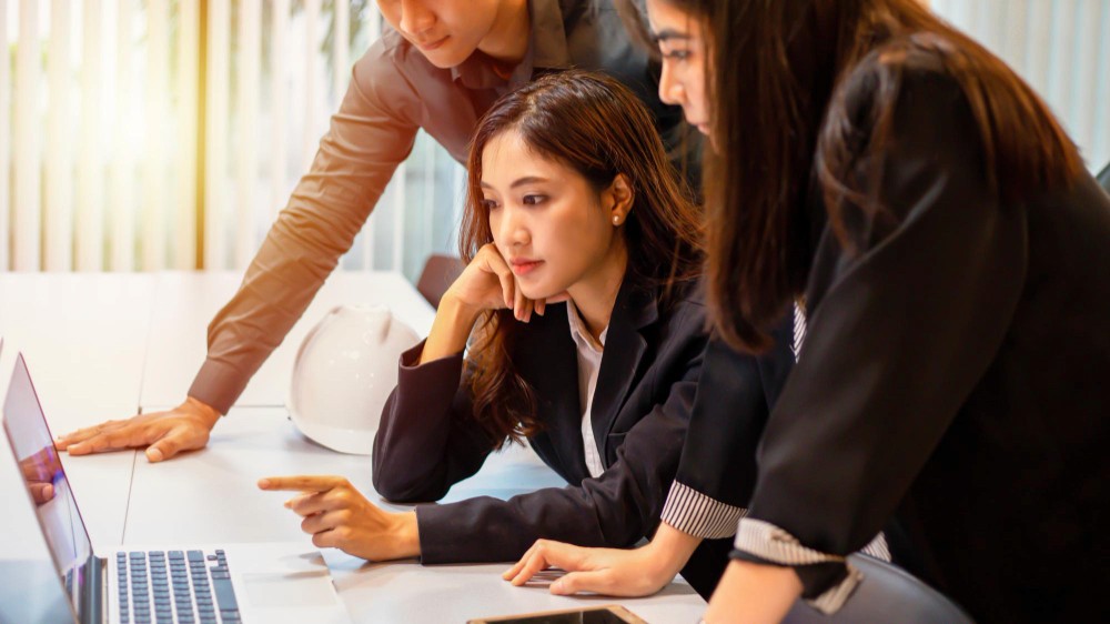 BW Design Centre 是一支擁有16年豐富經驗的專業設計團隊，我們專注於社區設計，致力打造更好社區環境。我們的服務涵蓋多個領域，包括醫療安老、教育空間、NGO非牟利組織、藝術設計、宗教團體、社區美化，以及環保ESG項目。我們透過專業工程和設計方案，從初步概念到完整執行，提供一站式服務，幫助客戶提升品牌形象，實現空間轉型，優化您的社區空間！無論是改善社區設施或推動可持續發展，我們都以創新和實用為本，確保每個項目都帶來實質價值。