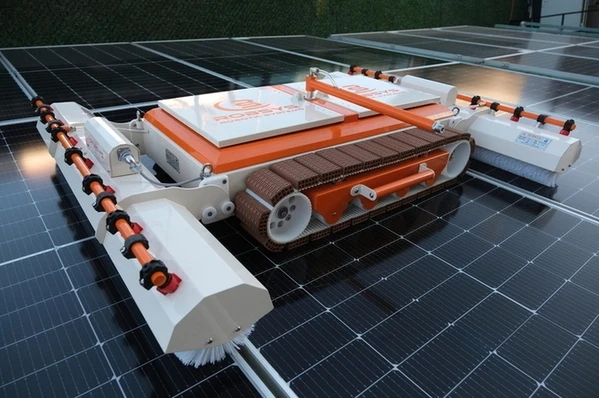Robot de spalapre panouri fotovoltaice Robsys RTM Pro la cel mai bun pret din piata