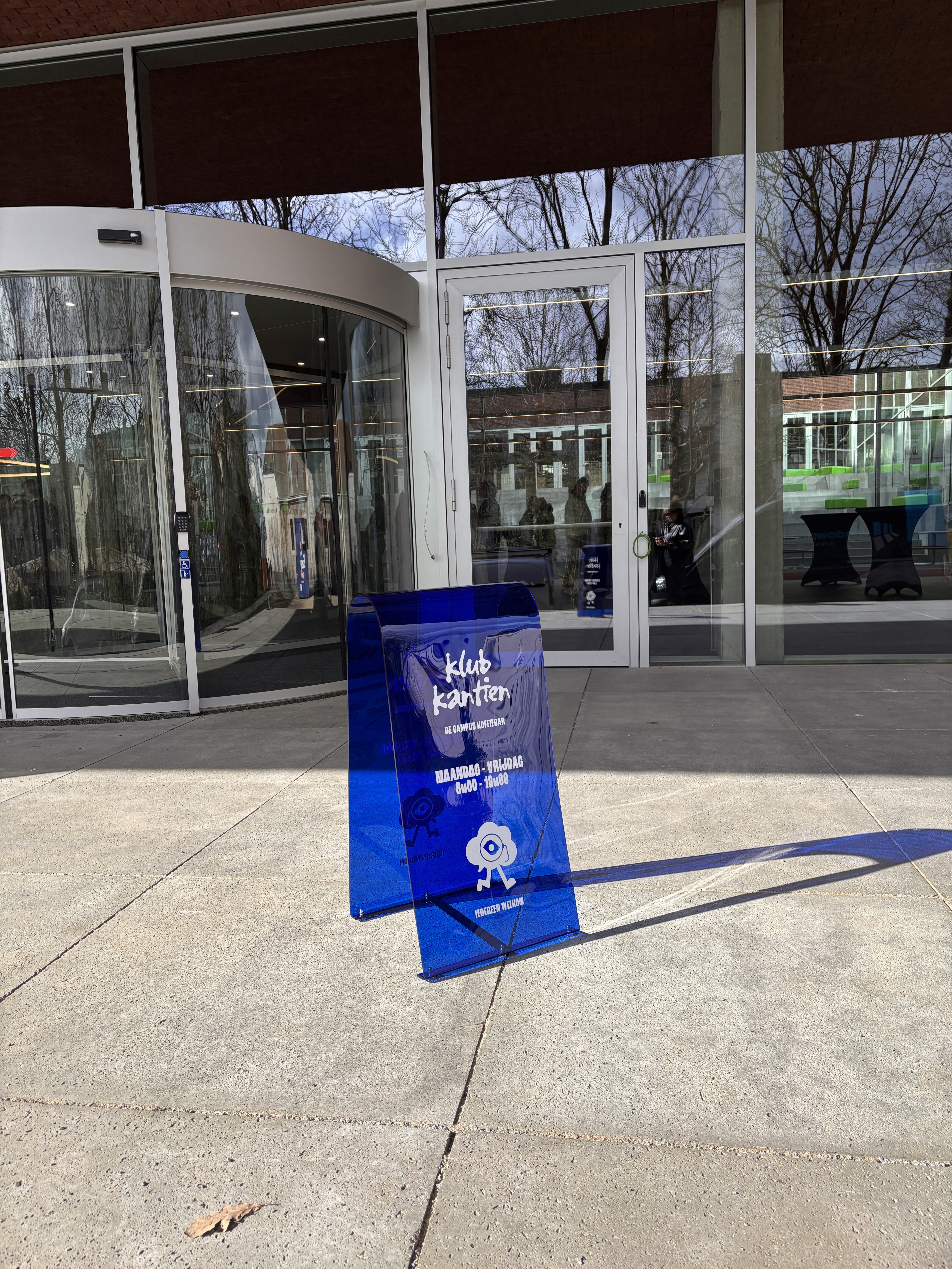 Klub Kantien Arteveldehogeschool stoepbord blauw