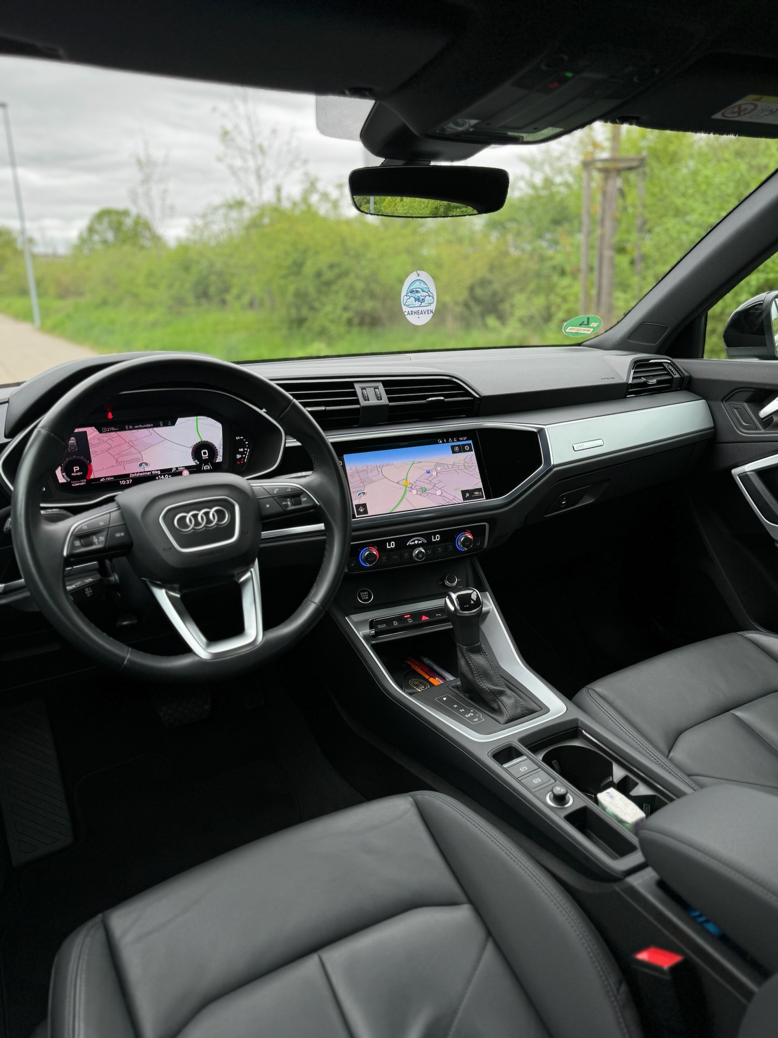 aufbereiteter, polierter, Polster- und Ledergereinigter Interieur von Audi Q3 Sportback F3 - CarHeaven Autoaufbereitung in Frankfurt am Main