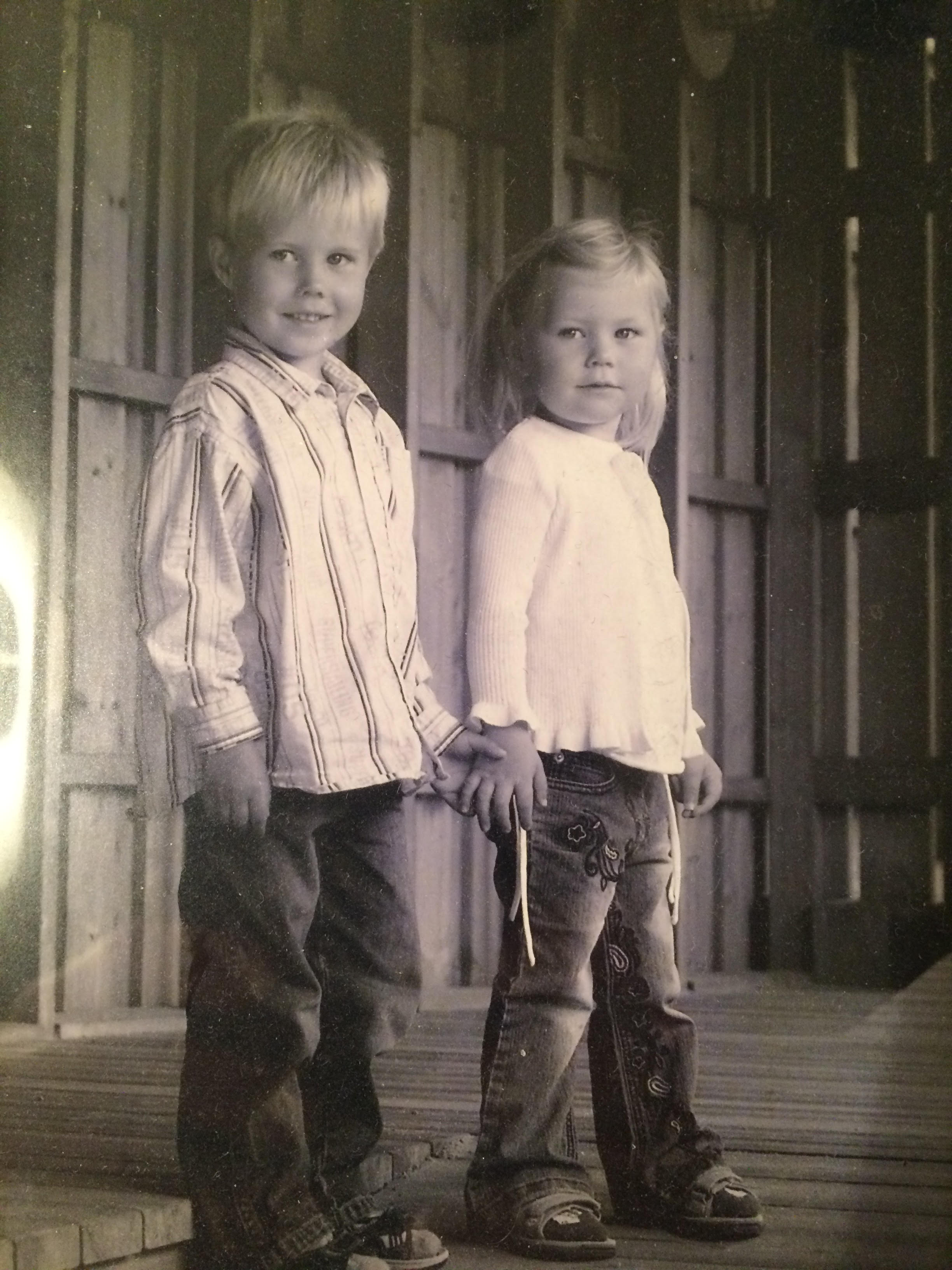 Marcus og Marlene som barn – symbol på tidlig skaperglede og samarbeid