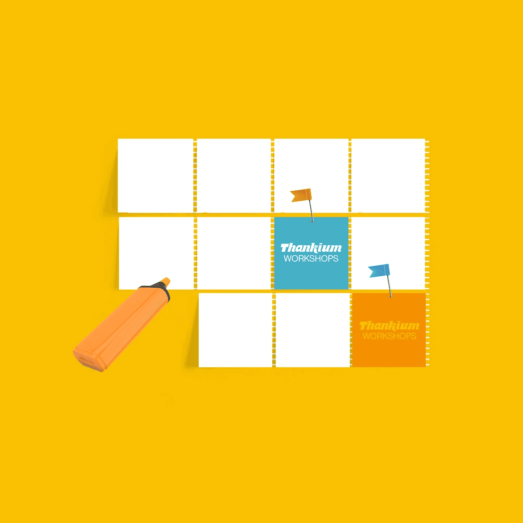 Calendario de tareas con marcador naranja y banderas coloridas en fondo amarillo.